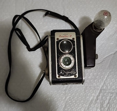Vintage KODAK Duaflex III Camera with Flashbulb