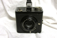 VINTAGE LATE 1930s EARLY 1940s KODAK BROWNIE SPECIAL SIX 20 CAMERA