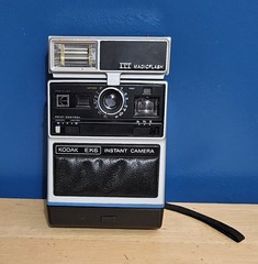 Vintage Kodak EK6 Instant Camera With ITT Magicflash