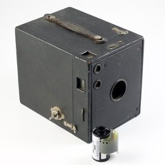 Kodak No. 3 Brownie Model B Box Camera – A Nice, Big Display Piece – Works Too!