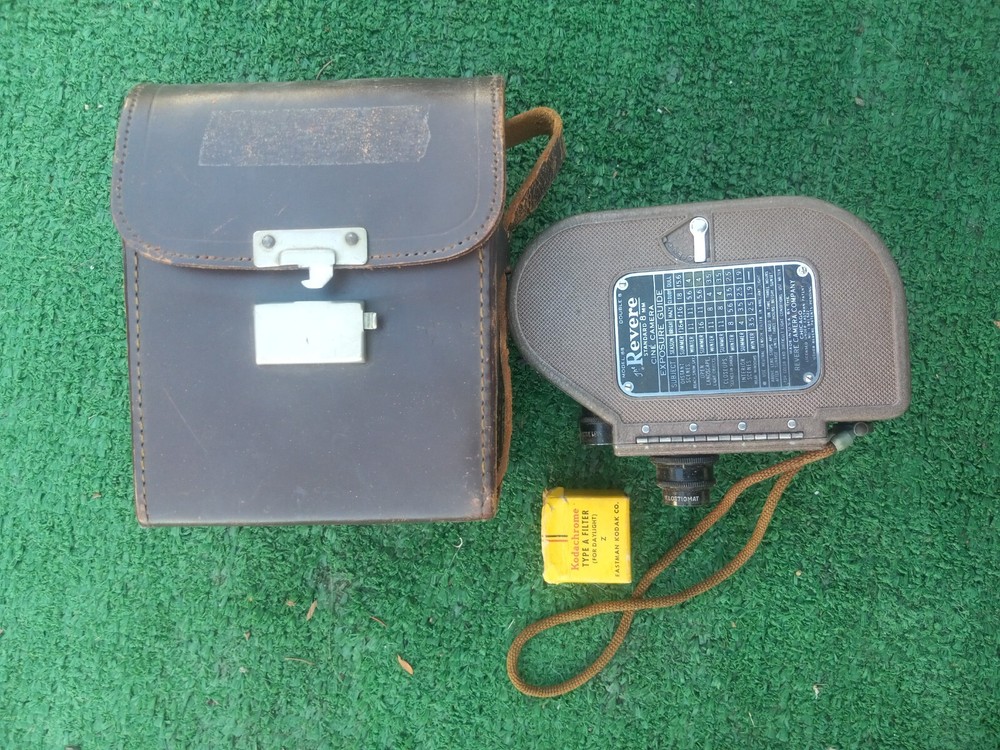 Vintage Rare 1940s Revere Eight 8mm Movie Camera Model 88 w/ Brown Leather case!