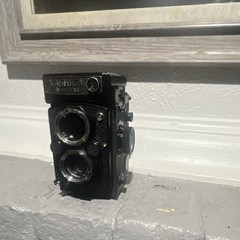 Yashica Mat-124G Black TLR Twin Lens Reflex 120 Film Medium Format Camera