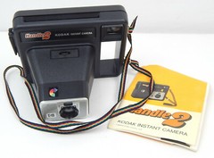 2A KODAK HANDLE 2 1979 Instant Film Camera w/ Instructions CLEAN!