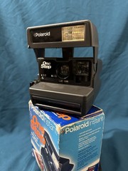 Polaroid One step 600 Camera with Strap and Original Box/Papers