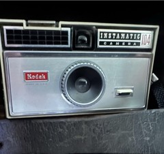 Vintage Kodak Instamatic 104 Outfit Camera Pre-owned