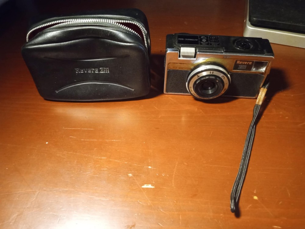 Revere vintage camera 3M with black carrying bag zippered