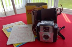 Vintage Kodak Brownie camera w/broken case, original box & Skrudland’s brochures