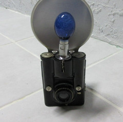 VINTAGE 1940s KODAK BROWNIE FLASH SIX 20 CAMERA w/ FLASH & BULB & HANDLE