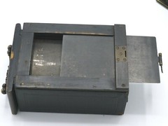 PIPON ‘THE SELF WORKER’ 6x9cm CAMERA W/ CASE & 100mm GOERZ SERIE E LENS. c.1895