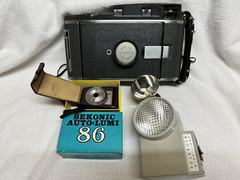 POLAROID Land Camera Model 160 Folding Camera with flash and light meter