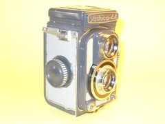 Yashica 44A – vintage TLR in good condition and perfectly working!