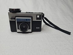 VINTAGE 1970s KODAK INSTAMATIC X-25 CAMERA