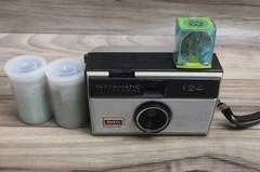 Vintage Kodak Instamatic 124 Color Outfit Camera Untested With Flash And Film