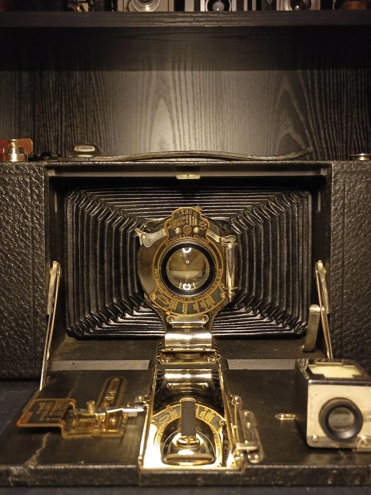 Kodak No.3A Folding Brownie with 4 rolls of 122 film tested and working!