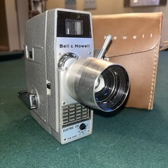 Vintage BELL & HOWELL # 310 Zoom Electric Eye 8MM Roll Film Movie Camera